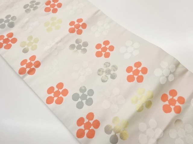 横段に笹蔓緞子模様織出し名古屋帯